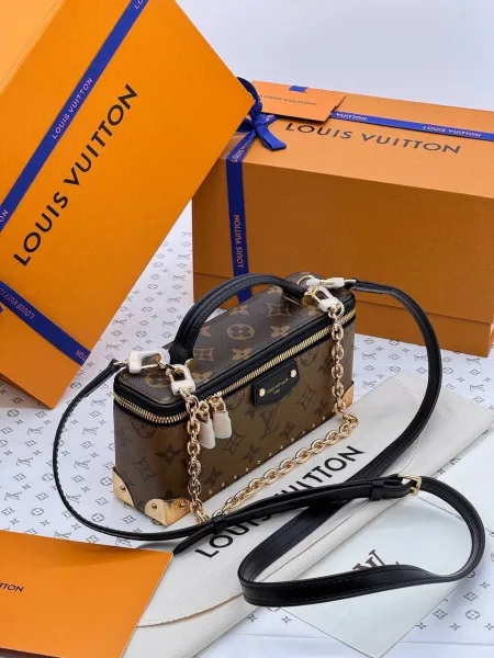 Сумка Vanity Pouch Trunk Louis Vuitton — фото 9