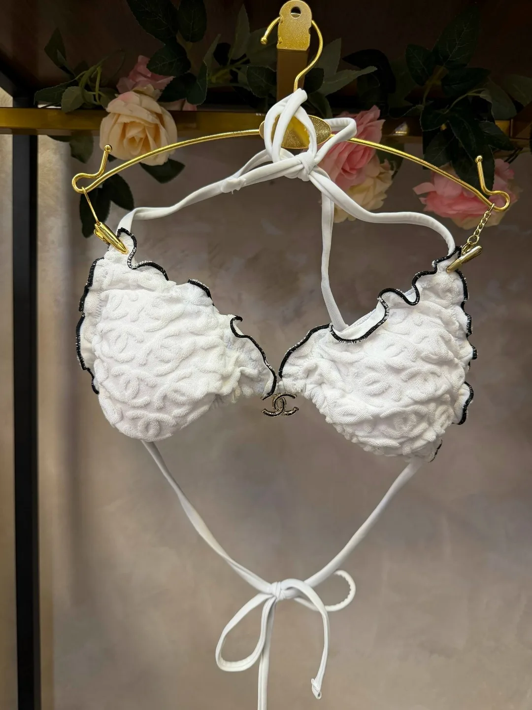 Купальник CHANEL из фактурной ткани с узором, с изящными рюшами — фото 4