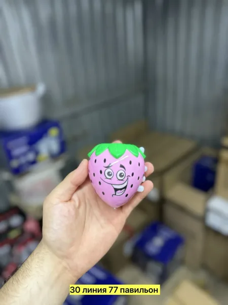 Музыкальная игрушка в форме клубники из пластика — фото 6