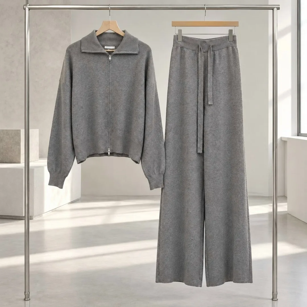 Тот самый трикотажный костюм-двойка в эстетике effortless chic мягкий, комфортный и идеально собранный для стильных обра — фото 6