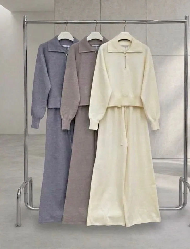 Тот самый трикотажный костюм-двойка в эстетике effortless chic мягкий, комфортный и идеально собранный для стильных обра — фото 8