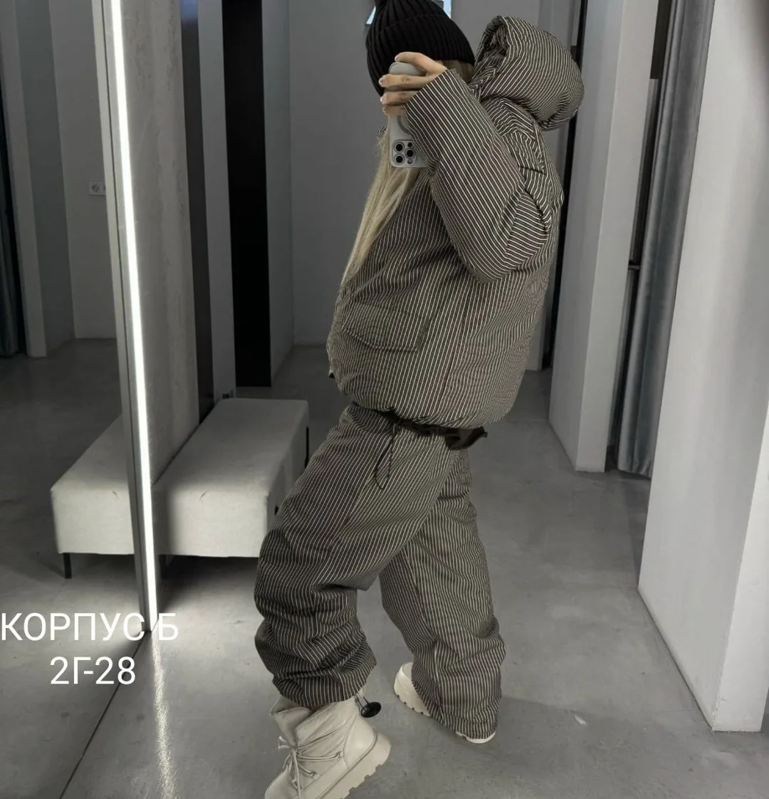 Костюм двойка зимнего сезона с цветочным принтом — фото 6