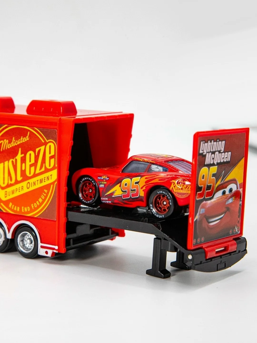 Набор машинок Молния Маквин и грузовик Мак Тачки — фото 1