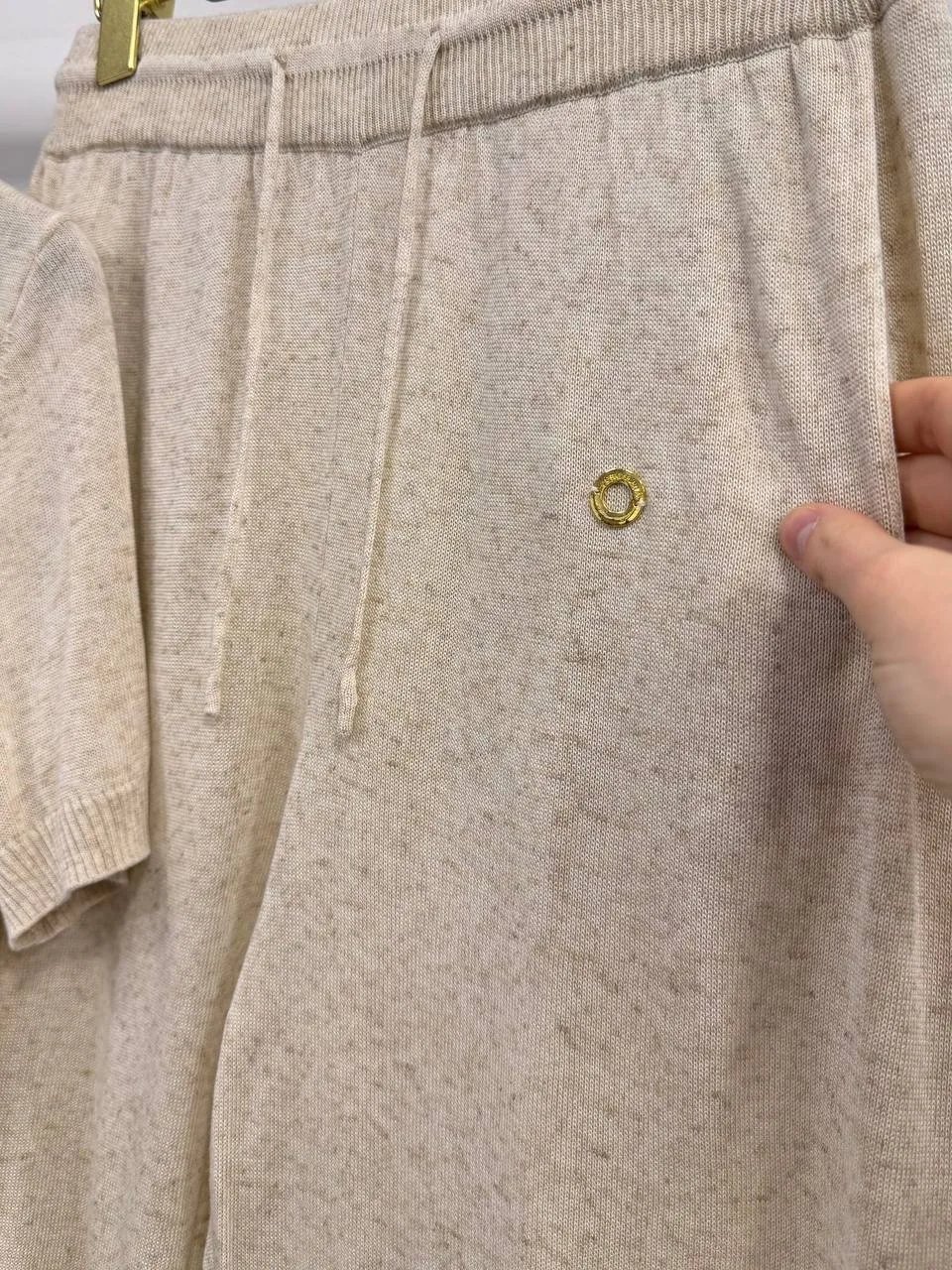Костюм из ткани с лёгким блеском, подходит по — фото 3