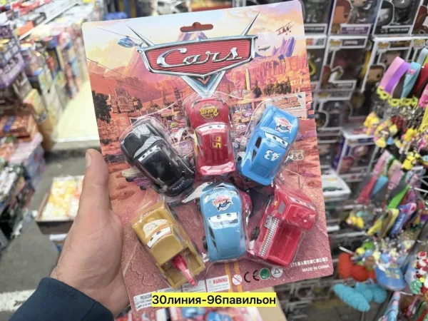 Игрушечная машина из пластика — фото 1