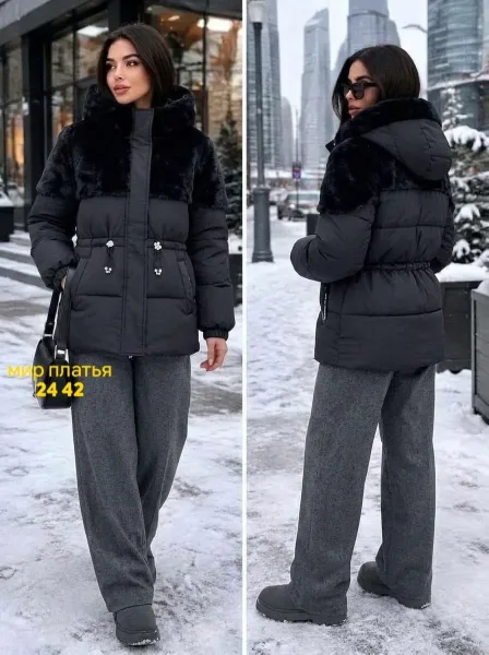 Зимняя куртка, молочного цвета, с меховой отделкой — фото 4