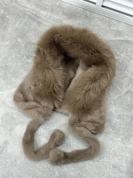 Женская шапка-капор из одного материала — фото 8