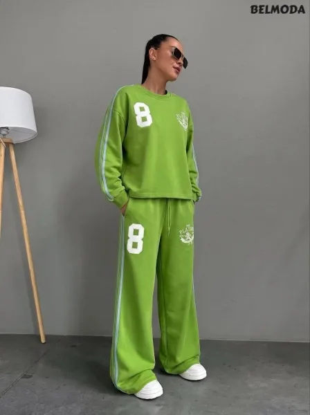 Оверсайз костюм-двойка, свободный свитшот и спортивные штаны — фото 14