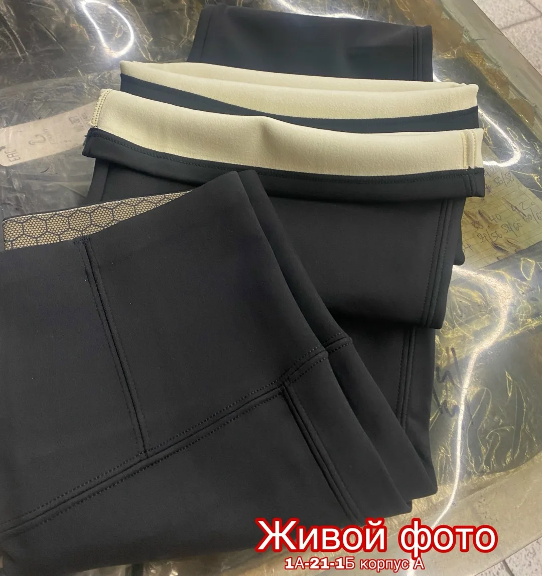 Леггинсы с высокой посадкой и эффектным клёшем от колена — фото 2