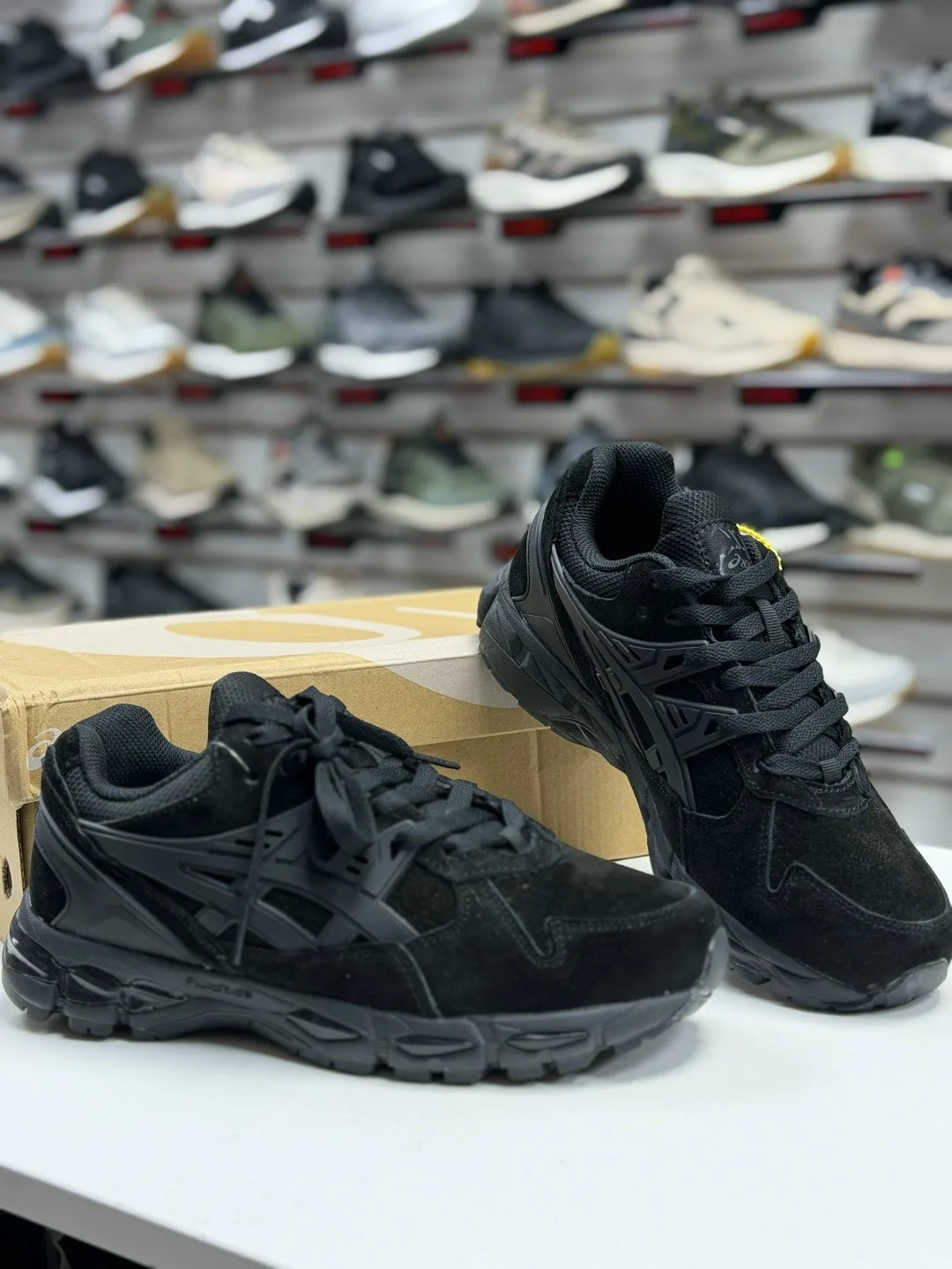 ASICS кроссовки — фото 1
