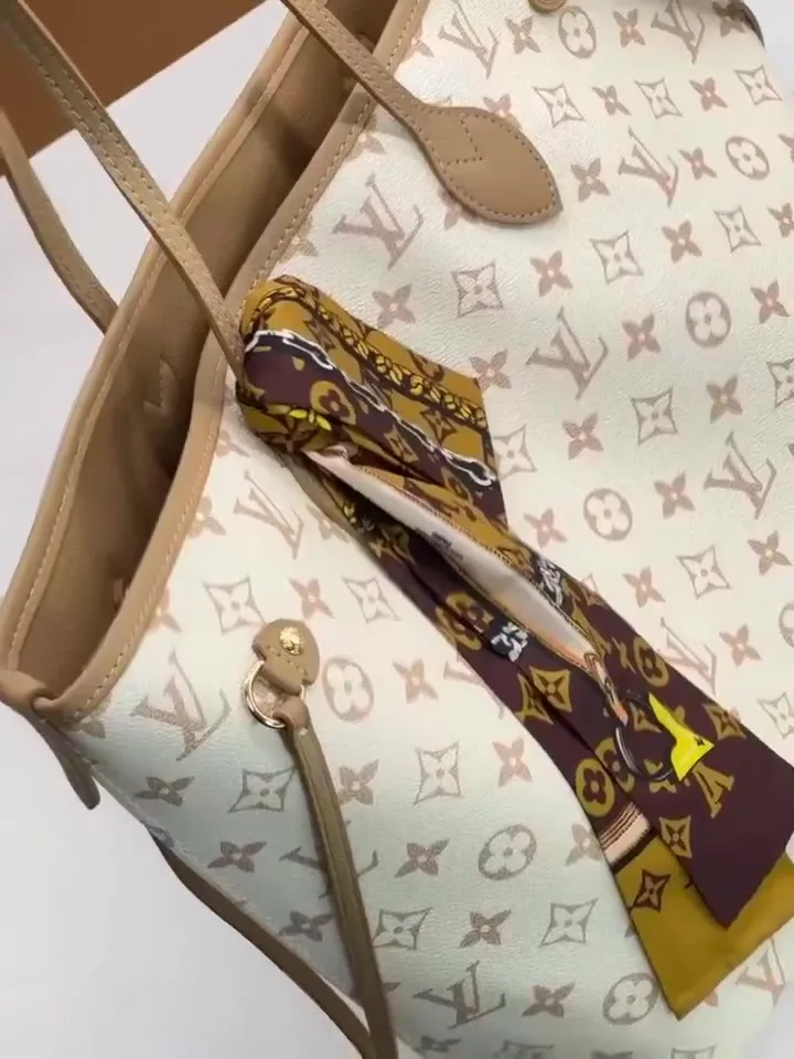 LOUISVUITTON, сумка из канвы и натуральной кожи — видео
