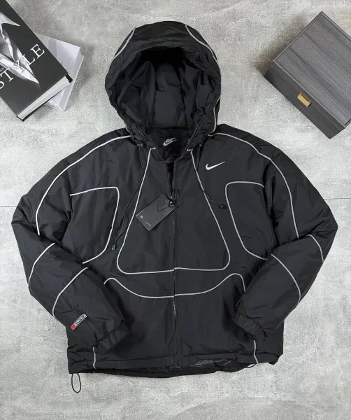 Зимняя куртка от Nike с наполнителем холофайбер — фото 1
