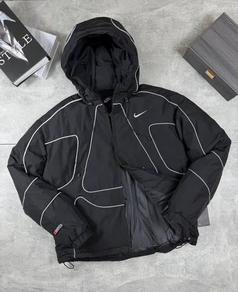 Зимняя куртка от Nike с наполнителем холофайбер — фото 3