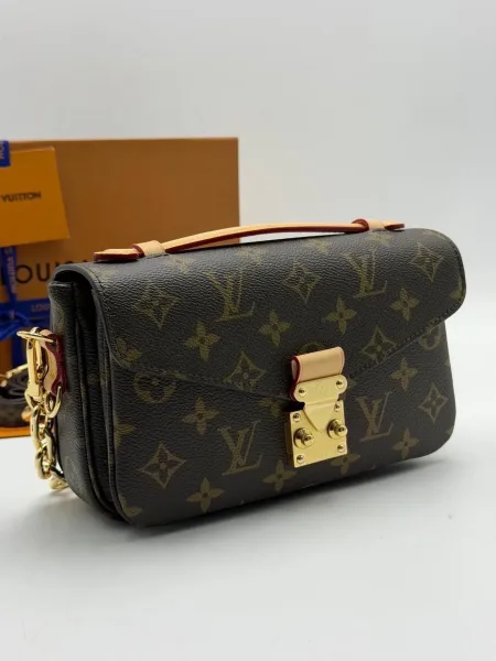 Сумка из натуральной кожи и канвы с дизайном Louis Vuitton — фото 4