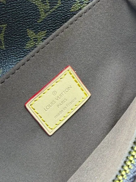 Сумка из натуральной кожи и канвы с дизайном Louis Vuitton — фото 8
