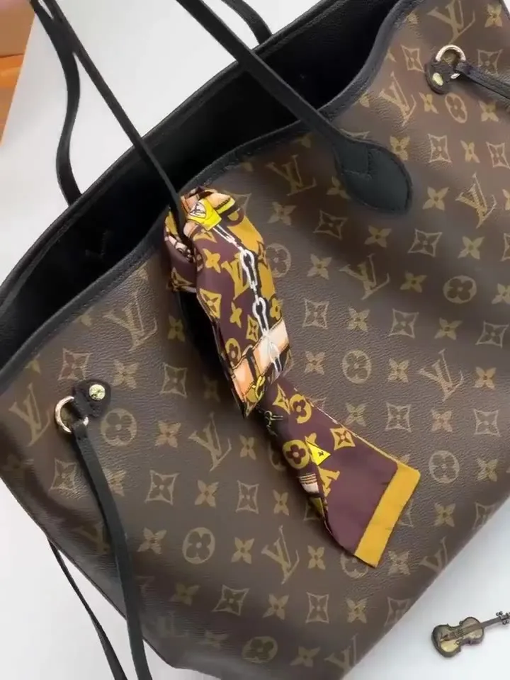 LOUISVUITTON, сумка из канвы и натуральной кожи — видео