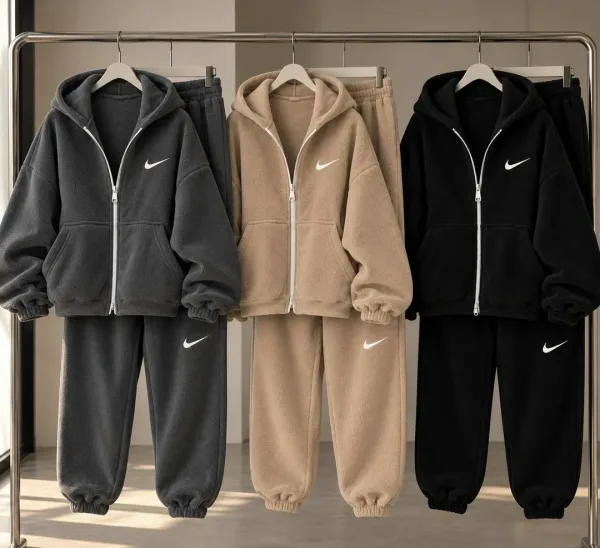 Женский костюм с вышивкой Nike из двухстороннего флиса — фото 1