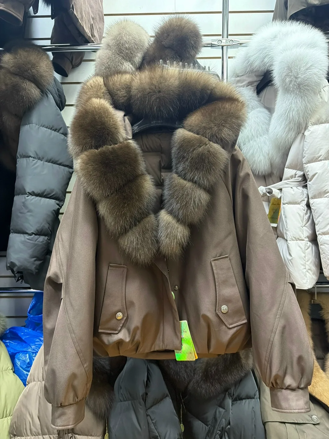 Пальто люкс-класса с натуральным мехом — фото 1