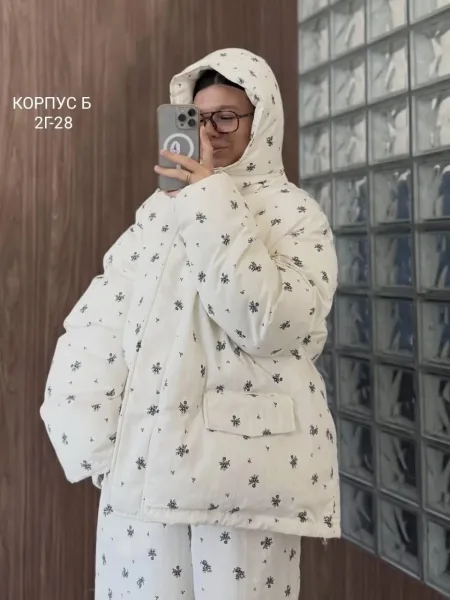 Костюм двойка зимнего сезона с цветочным принтом — фото 4