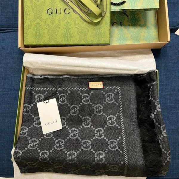 Шарф Gucci из 100 шерсти — фото 1