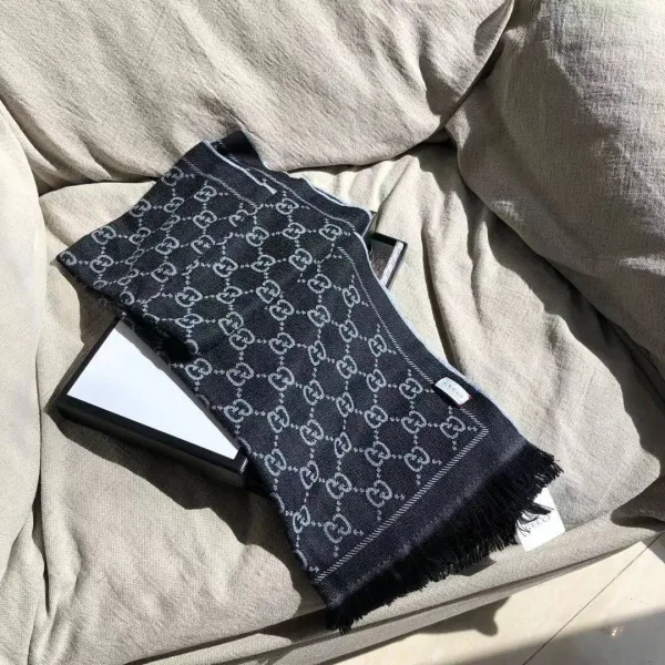 Шарф Gucci из 100 шерсти — фото 5