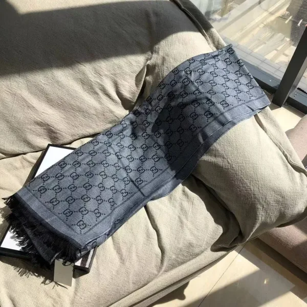 Шарф Gucci из 100 шерсти — фото 14