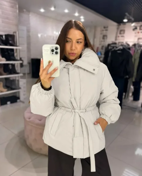 Удобная куртка с поясом - отличный вариант на каждый день — фото 6