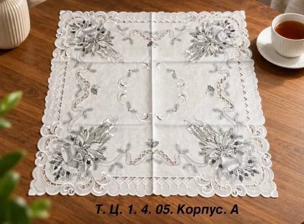 Квадратная салфетка из лона с новогодним узором — фото 2