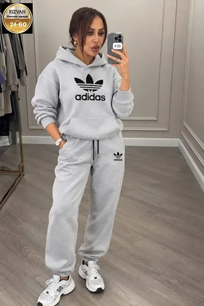 Спортивный костюм Adidas комфорт и стиль в каждой детали — фото 2