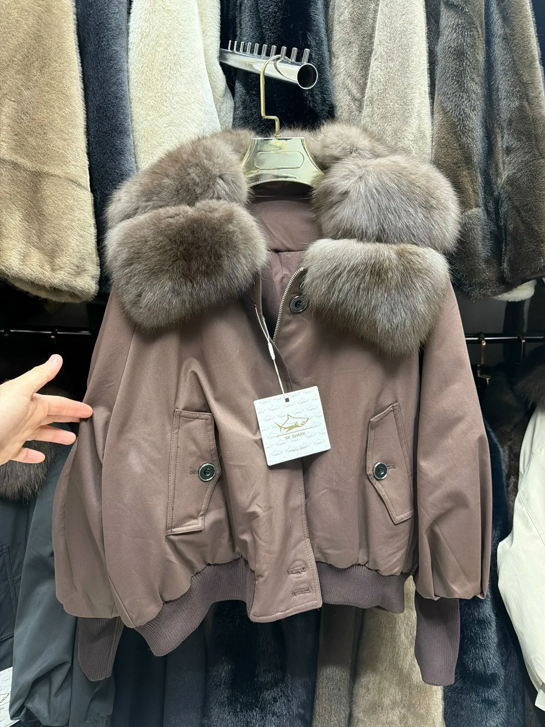 Пальто люкс-класса с натуральным мехом — фото 2