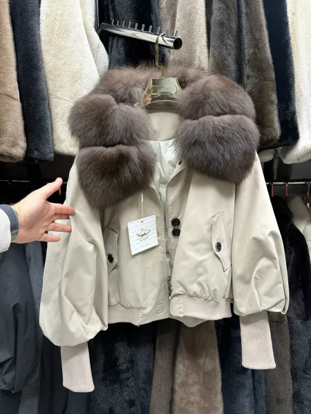 Пальто люкс-класса с натуральным мехом — фото 1