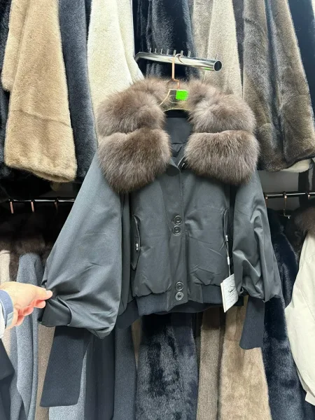 Пальто люкс-класса с натуральным мехом — фото 3