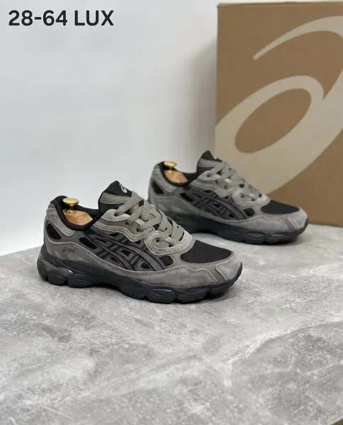 Мужские зимние кроссовки ASICS из натуральной замши с непромокаемым покрытием — фото 1