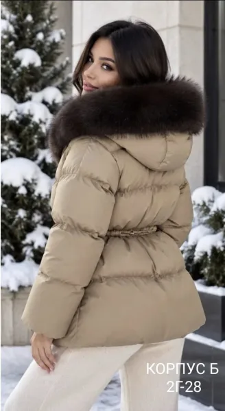 Пуховик зимний с меховым капюшоном — фото 6