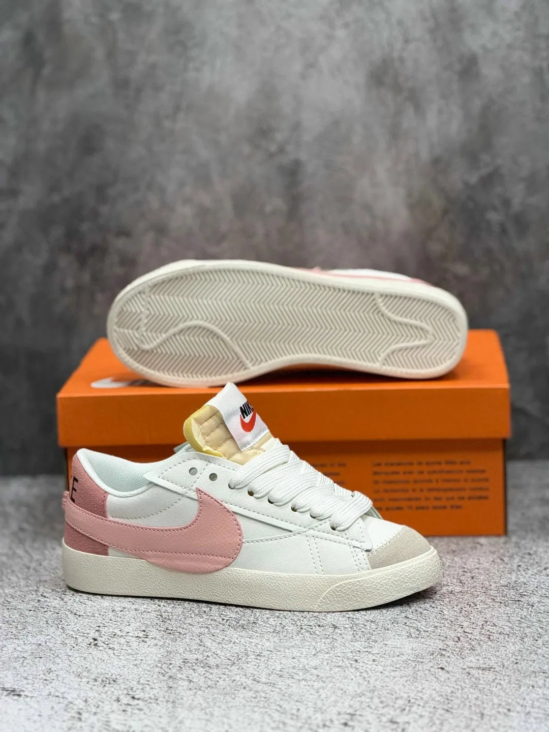 Кроссовки Nike Blazer LUXE в коробке — фото 2