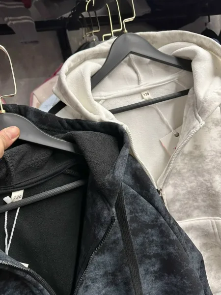 Толстовка из хлопка с начесом, подходит для детей ростом 110–140 — фото 19