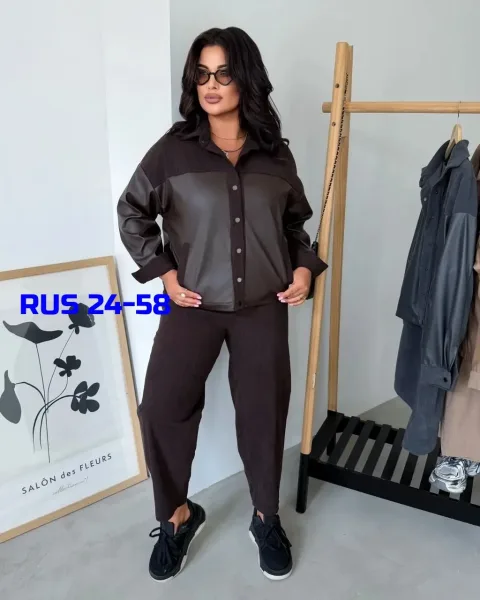 Костюм женский из экокожи и вельвета — фото 7