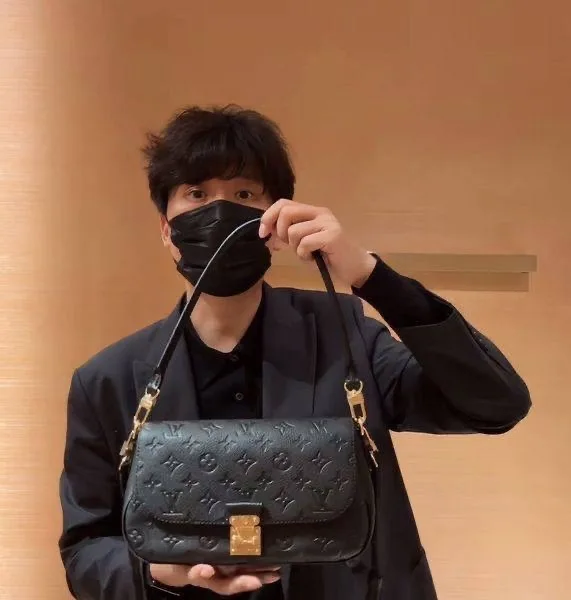 LOUISVUITTON сумка из натуральной кожи — фото 5