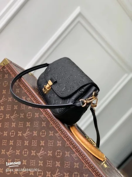 LOUISVUITTON сумка из натуральной кожи — фото 3