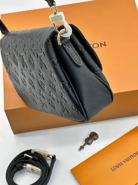 LOUISVUITTON сумка из натуральной кожи — фото 9