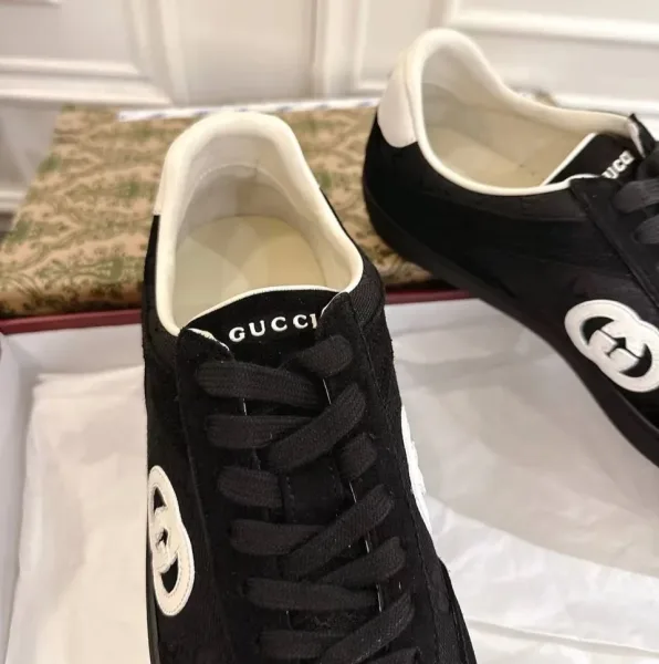 Gucci G75 замшевые кроссовки с контрастным белым знаком GG — фото 4