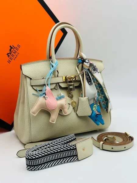 Сумка Hermes Birkin 25 выполнена из натуральной кожи — фото 3