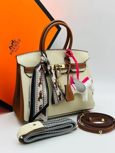 Сумка Hermes Birkin 25 выполнена из натуральной кожи — фото 5