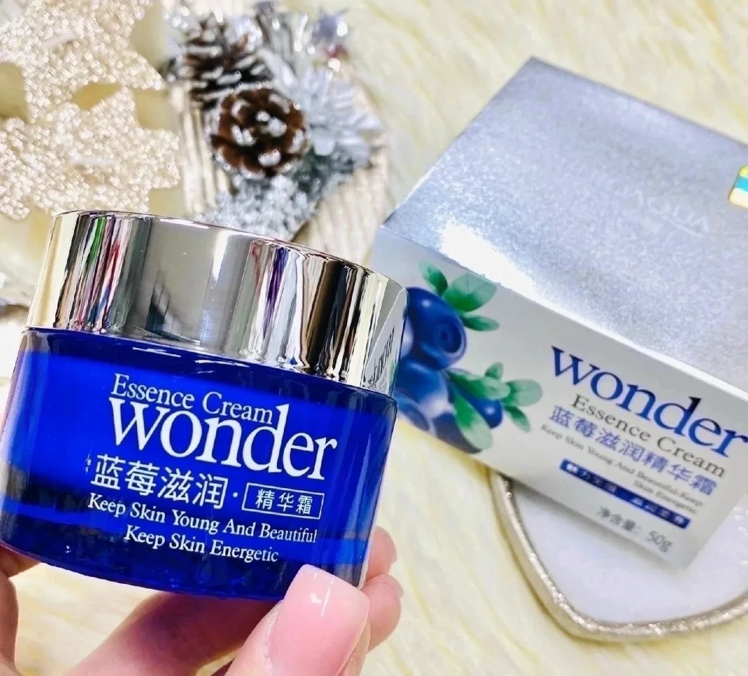 Крем для лица с экстрактом черники отбеливающий и увлажняющий BIOAQUA Essence Cream Wonder