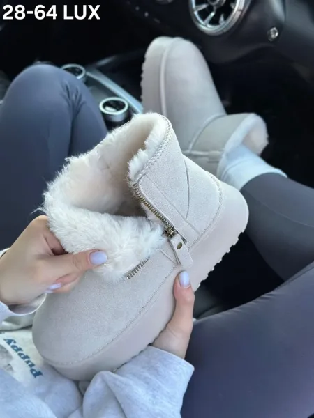 Зимние ботинки UGG на платформе с натуральным мехом внутри — фото 2