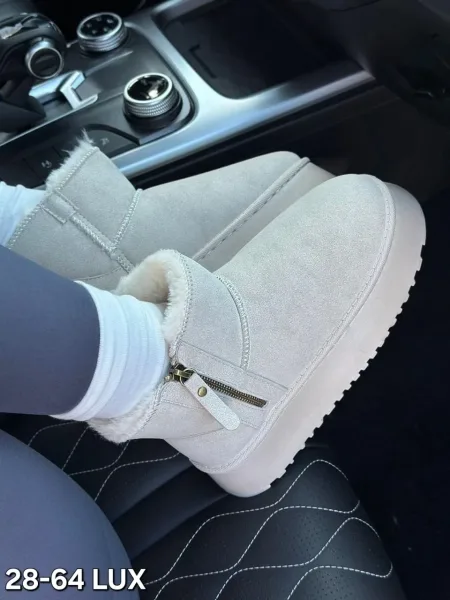 Зимние ботинки UGG на платформе с натуральным мехом внутри — фото 1