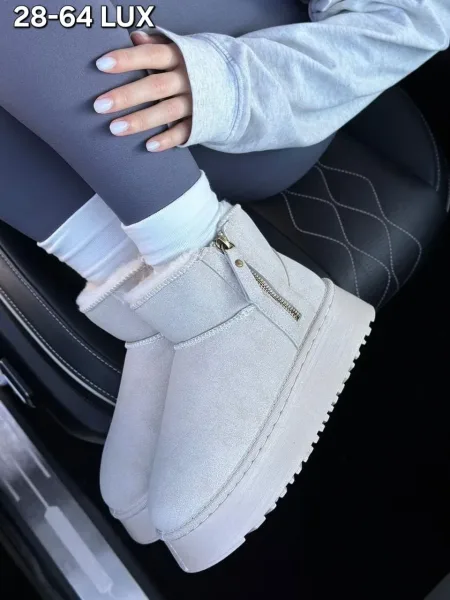 Зимние ботинки UGG на платформе с натуральным мехом внутри — фото 4