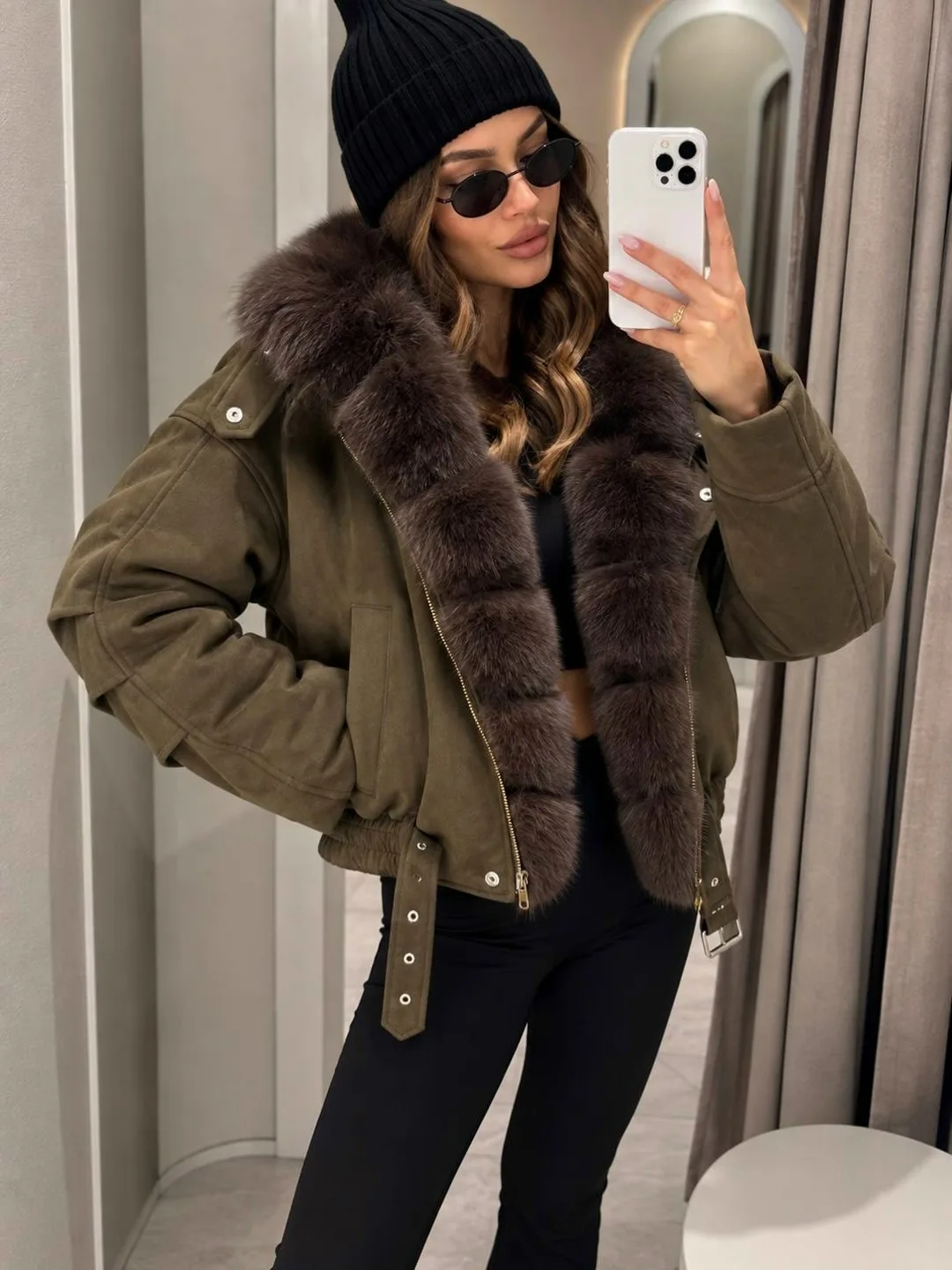 Куртка женская с меховым воротником коричневая — фото 2