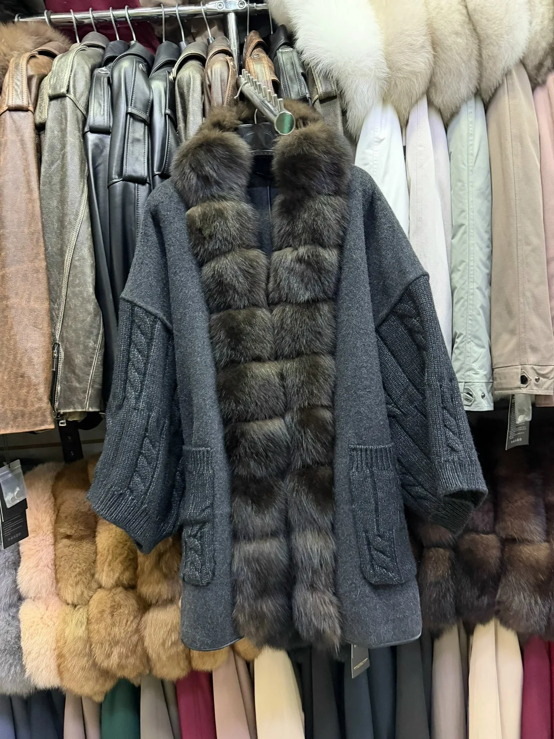 Куртка Шерсть с отделкой из натурального меха — фото 4