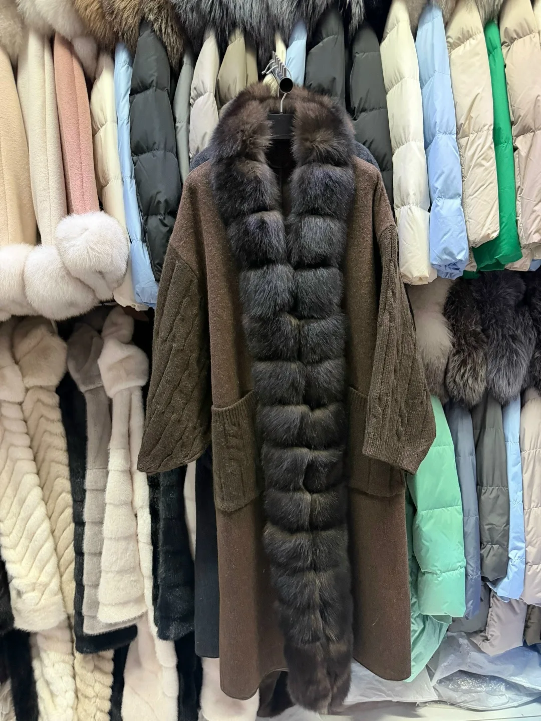Шерсть с отделкой из натурального меха — фото 3